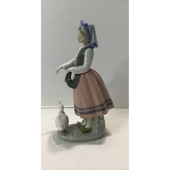 LLADRO Retired Porcelain Josefa Feeding Duck Number 5201 Pink Gray Blue READ - Picture 2 of 16